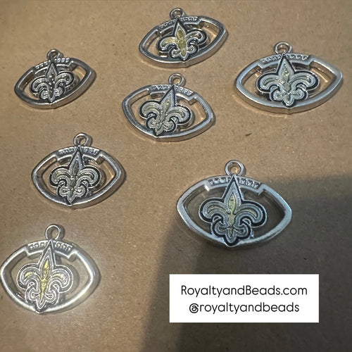 2 fleurdelis charms.