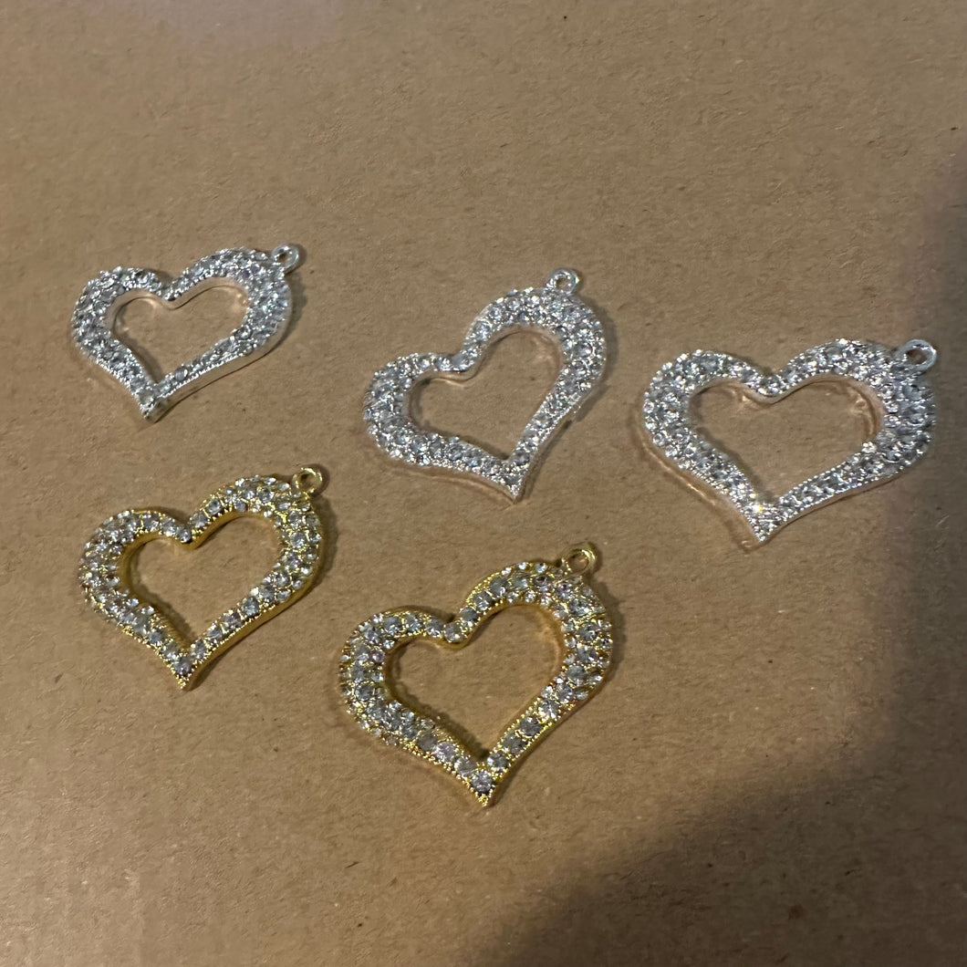 5 heart charms (clear)