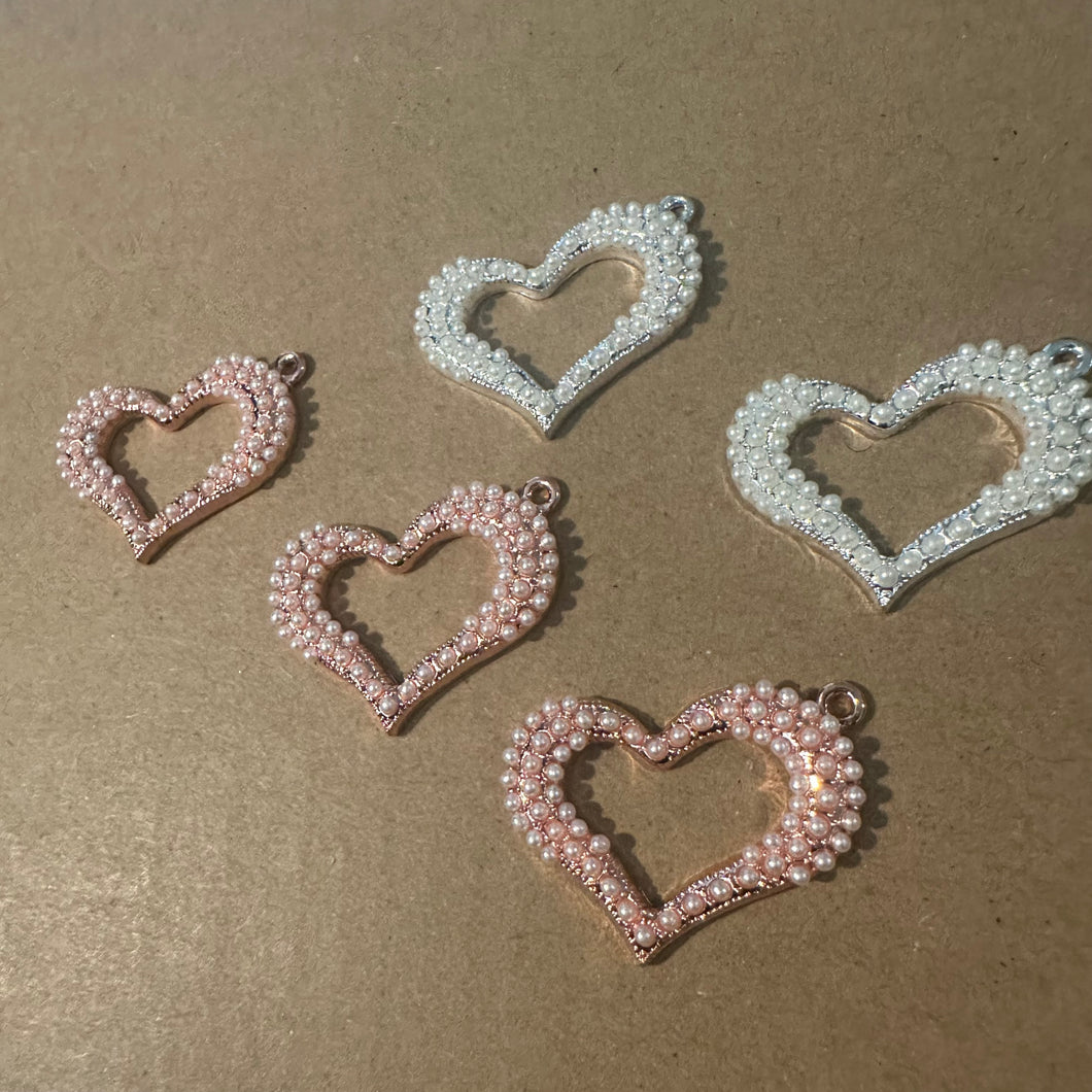 5 heart charms (pearl)