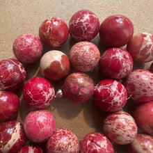 Load image into Gallery viewer, Red and tan agate beads