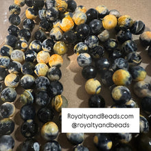 Load image into Gallery viewer, Black and yellow agate beads