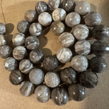 Load image into Gallery viewer, Faceted tan beads