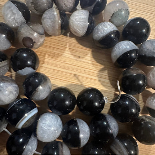 Black and white agate 12mm