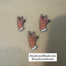 Load image into Gallery viewer, Zeta hand charm