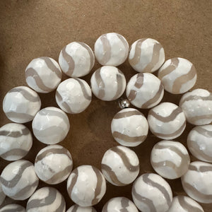 White wavy beads