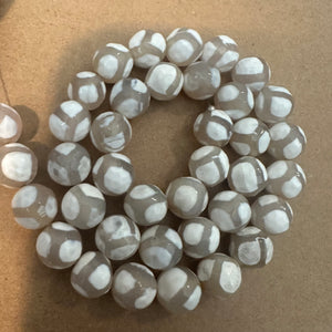 White line agate beads