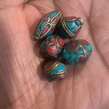 Load image into Gallery viewer, 5 blue Tibetan beads