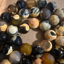 Load image into Gallery viewer, Black and yellow beads