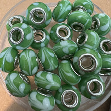 Load image into Gallery viewer, 10 green and white big hole beads