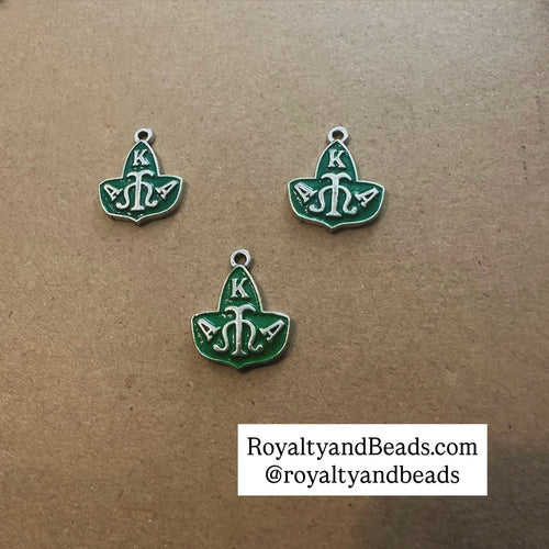 Green ivy charms.