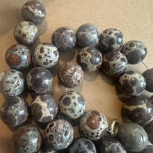 Load image into Gallery viewer, Brown and tan beads 12mm