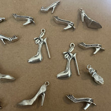 Load image into Gallery viewer, 15 high heel charms*