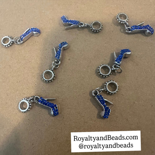 5 blue heel shoe charms.