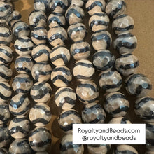 Load image into Gallery viewer, Tibetan wavy tan and black beads*