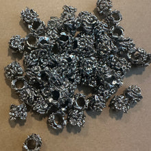 Load image into Gallery viewer, 20 silver rose beads
