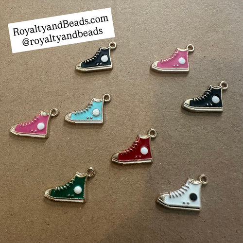 8 mini tennis shoe charms