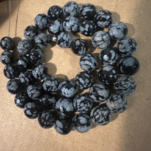 Load image into Gallery viewer, Black and gray beads 8mm