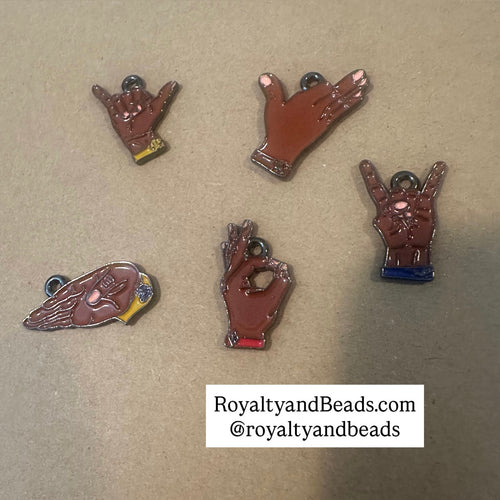 The men’s hand charm.