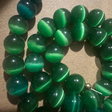 Load image into Gallery viewer, 8mm Green cats eye beads
