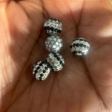 Load image into Gallery viewer, 5 white rhinestone beads 8mm