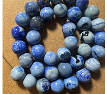 Load image into Gallery viewer, Blue and black agate beads