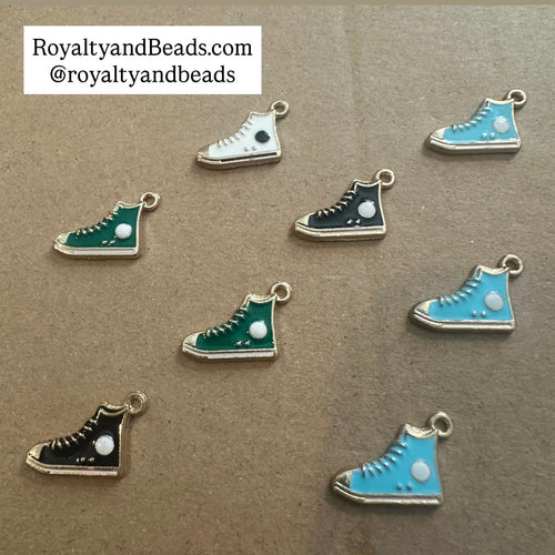 8 mini tennis shoe charms