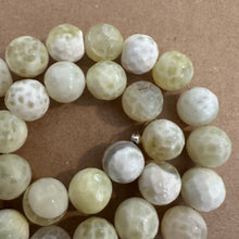 Load image into Gallery viewer, Yellow and white agate beads