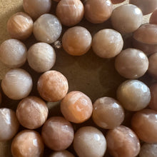 Load image into Gallery viewer, Faceted Sunstone beads