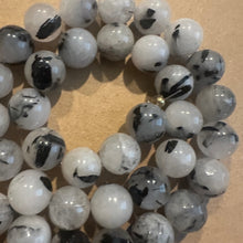 Load image into Gallery viewer, White and black agate beads (mixed)
