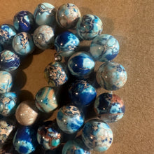 Load image into Gallery viewer, Blue and tan agate beads