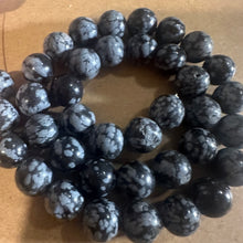 Load image into Gallery viewer, Black and gray snowflake beads