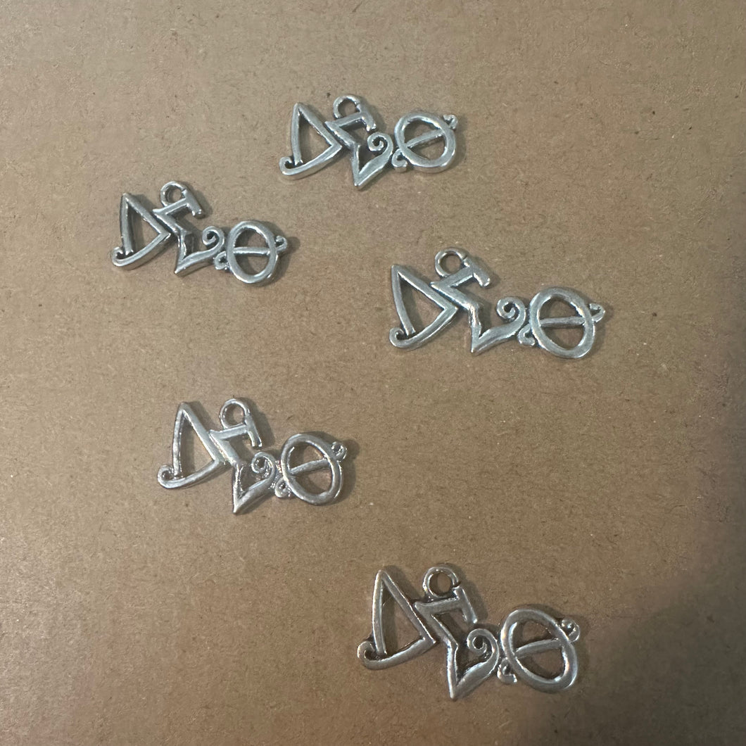 5 Delta charms*