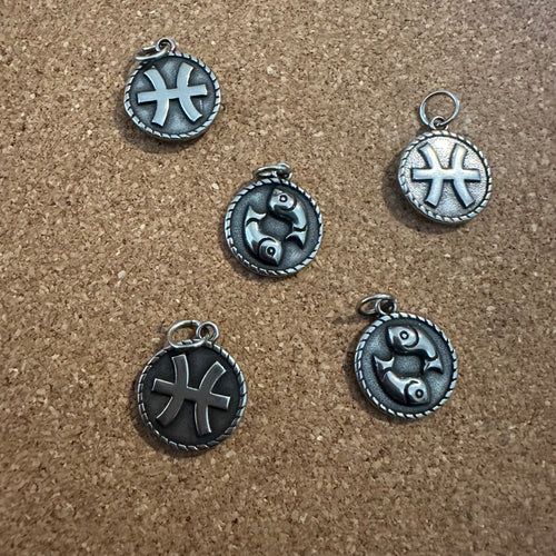 Zodiac pisces charm (silver)
