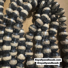 Load image into Gallery viewer, Black stripe Tibetan agate beads