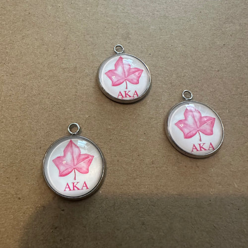 Ivy leaf charm