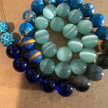 Load image into Gallery viewer, Blue mixed beads