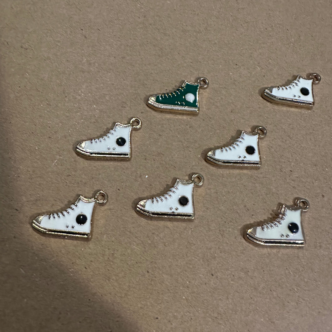 7 mini tennis shoe charms