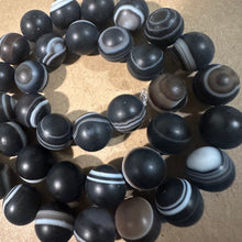 Load image into Gallery viewer, Black and white agate beads