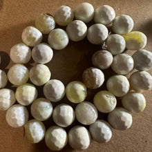 Load image into Gallery viewer, Yellow and white agate beads