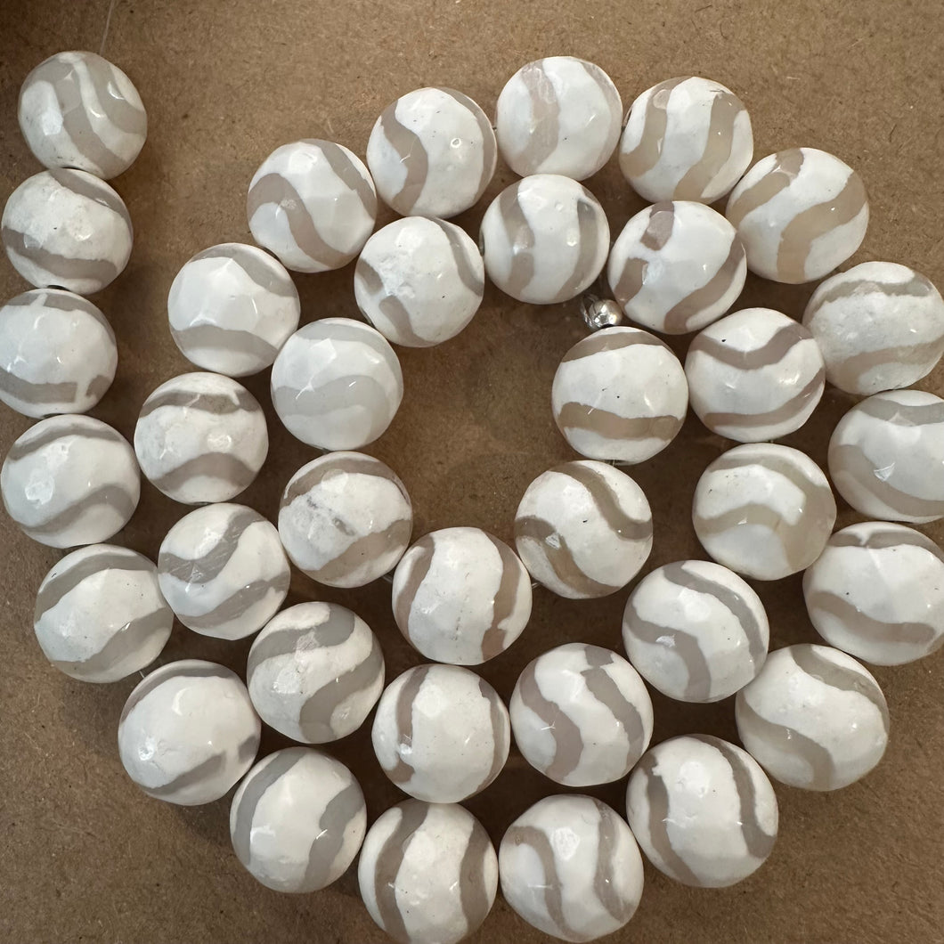 White wavy beads