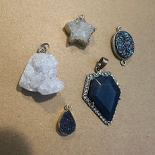 Load image into Gallery viewer, 5 mixed stone charms