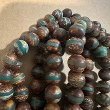 Load image into Gallery viewer, Brown and green stripe agate beads