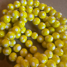 Load image into Gallery viewer, Yellow polka dot beads