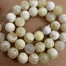 Load image into Gallery viewer, Yellow and white agate beads