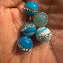 Load image into Gallery viewer, 5 blue agate rhinestone beads (12mm)