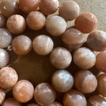 Load image into Gallery viewer, Faceted Sunstone beads