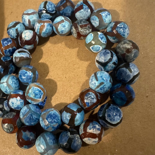 Blue agate lines