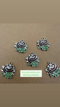 Load image into Gallery viewer, Purple flower charms (silver).