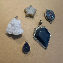 Load image into Gallery viewer, 5 mixed stone charms