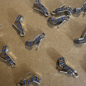 5 blue heel shoe charms.